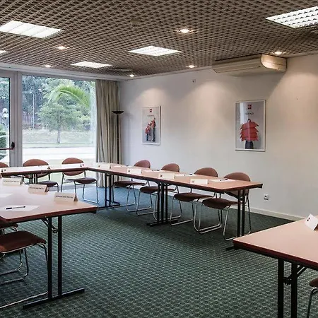 Ibis Porto Sul Europarque ホテル 2*